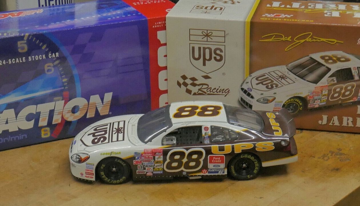 Rare Dale Jarrett #88 UPS 2001 Ford Taurus NEW COLLECTIBLE