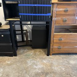 Garage sale - tables, Bookshelves, Dressers 