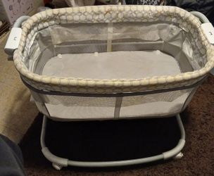 Baby Ingenuity  Dream And Grow Adjustable Basinette 