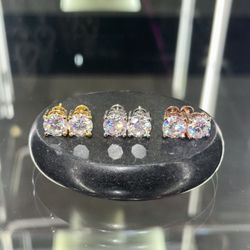 2K Moissanite Diamond Stud Earrings