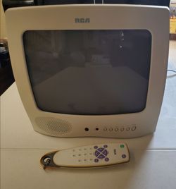 Vintage 13" RCA CRT Color TV with Remote – Perfect for Retro Gaming!
