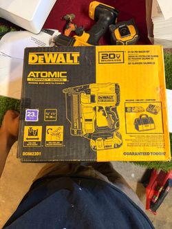 DeWalt Atomic 20V 23GA Pin Nailer Kit DCN623D1