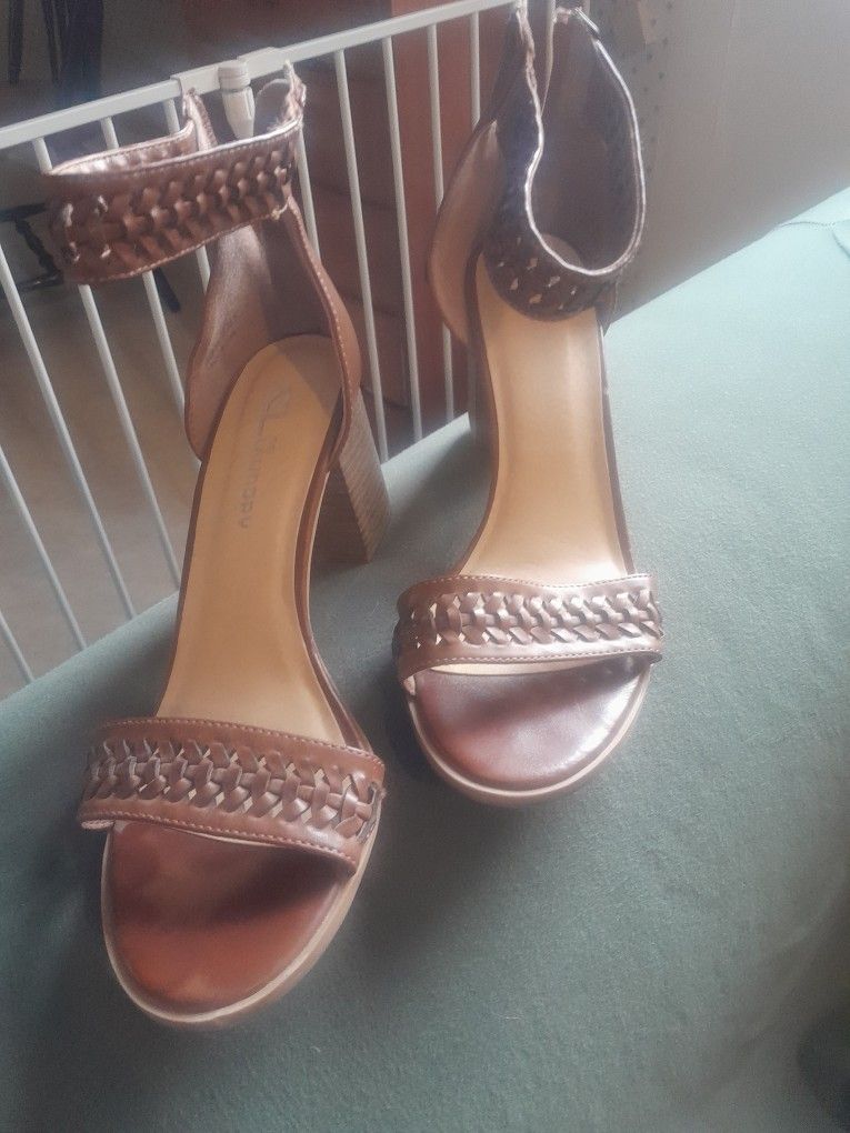 Cute Brown Sandal With Heel