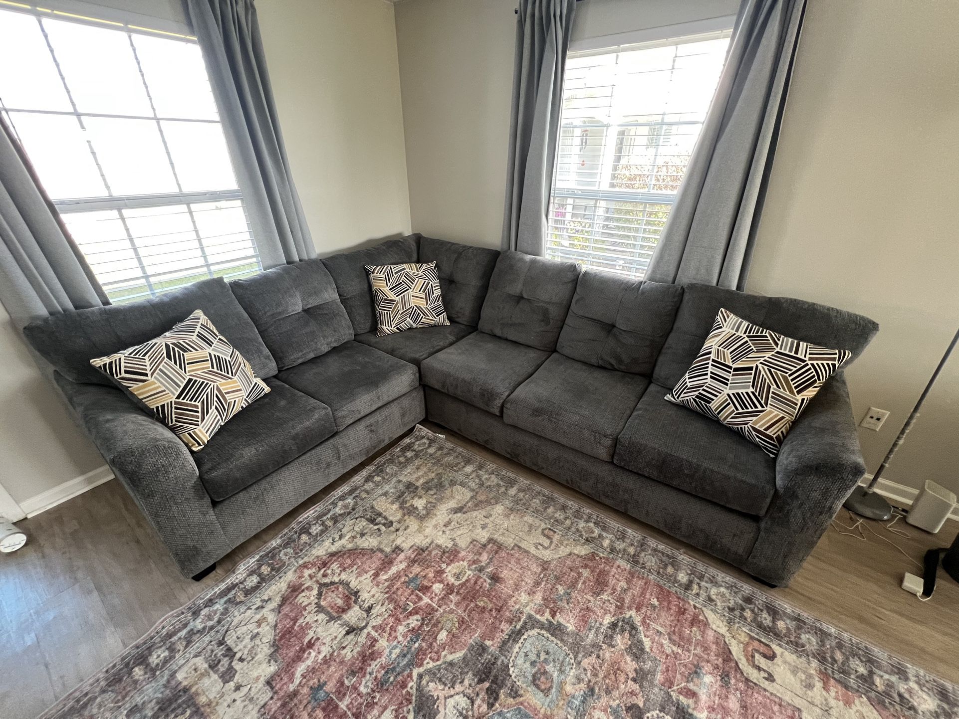 Sectional couch w/ pillows.