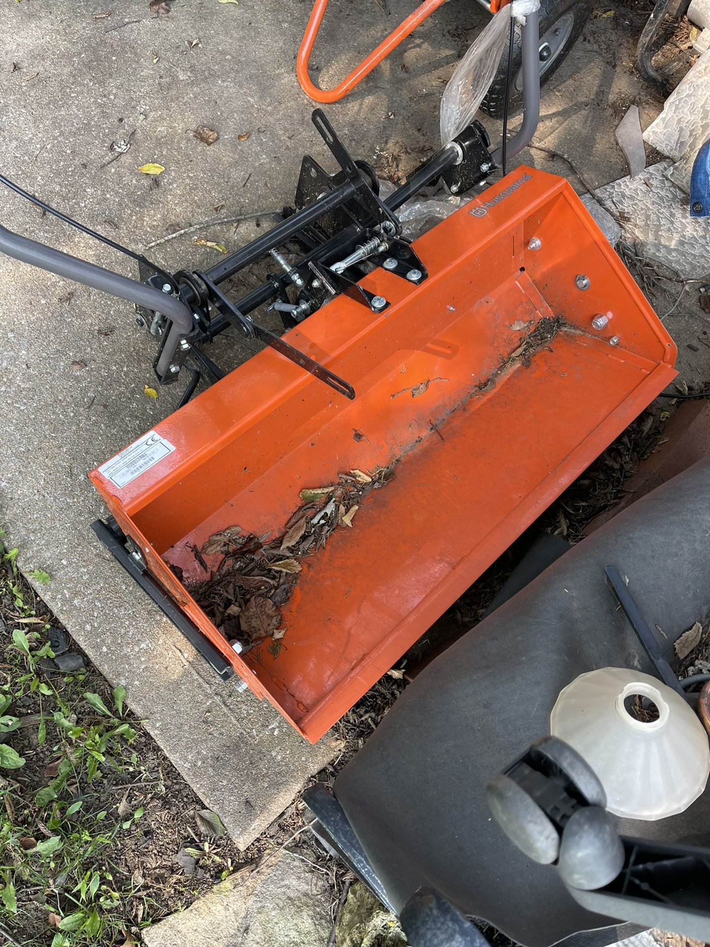 Husqvarua 36” Front Scoop