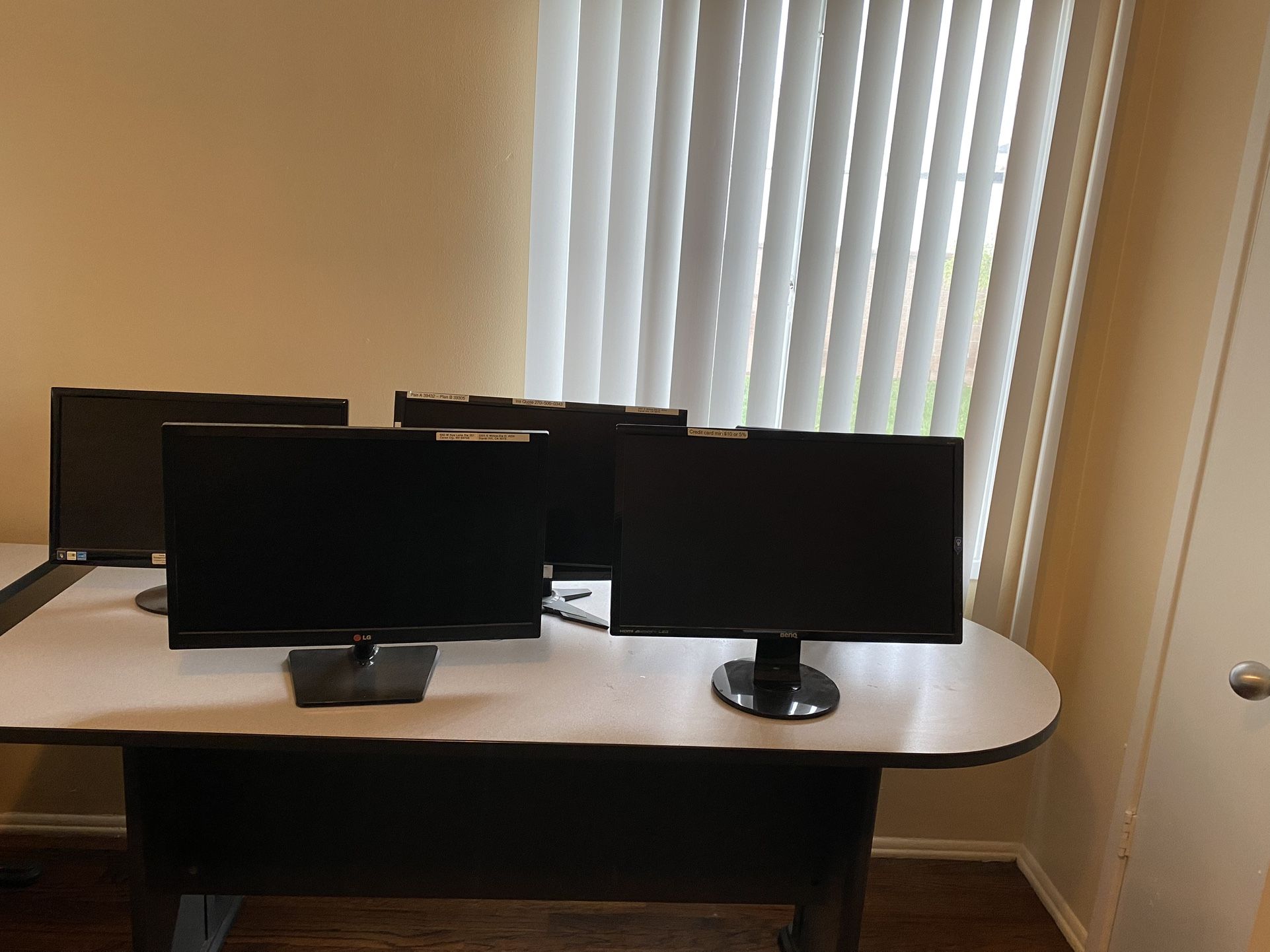 8 Monitors