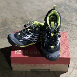 Keen Chandler CNX boys hiking shoes