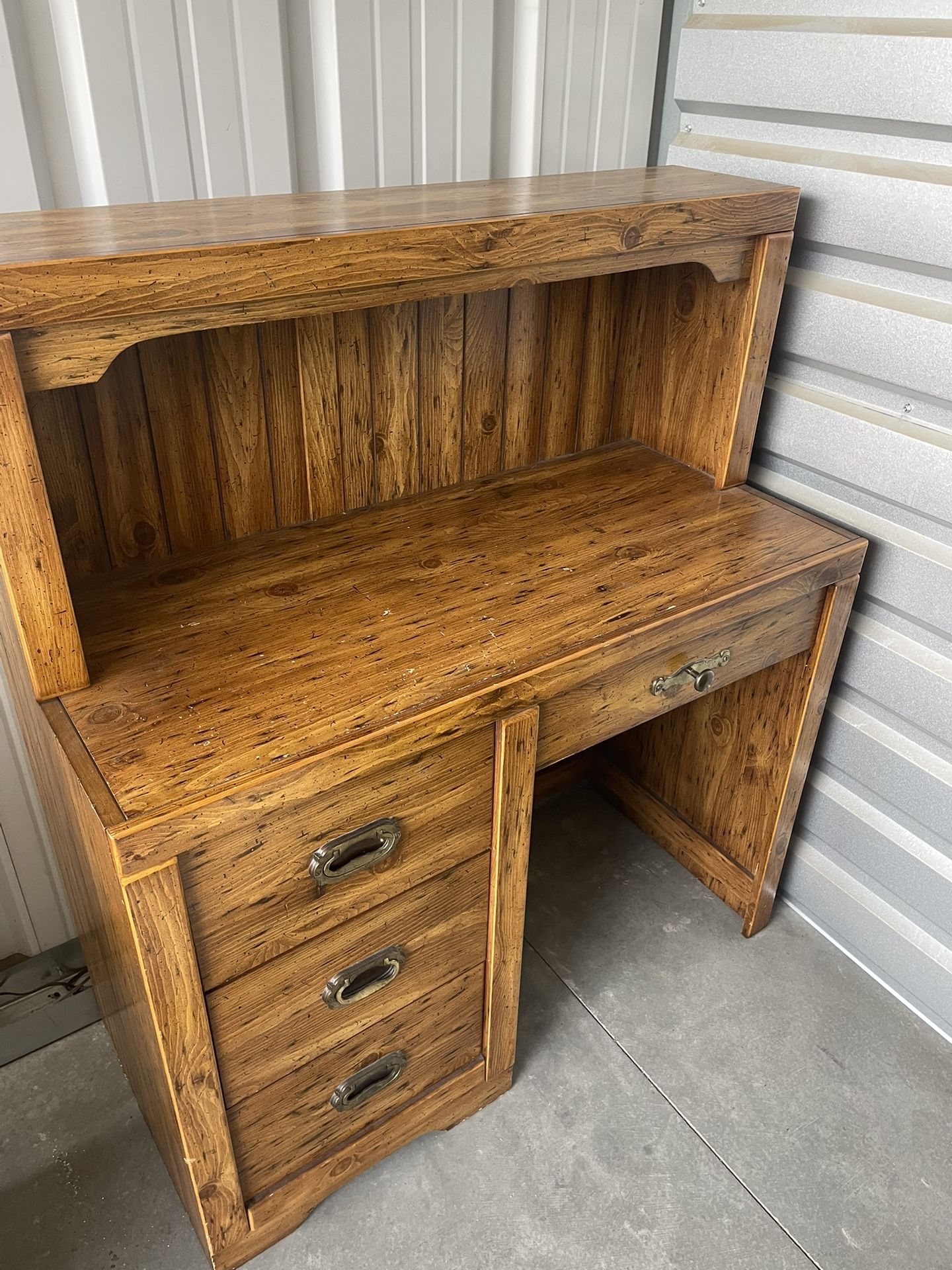 Dresser/desk