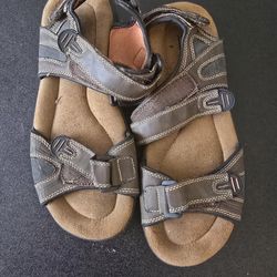 Khombu Sandals Mens 3 Adjustable Straps Brown US size 10