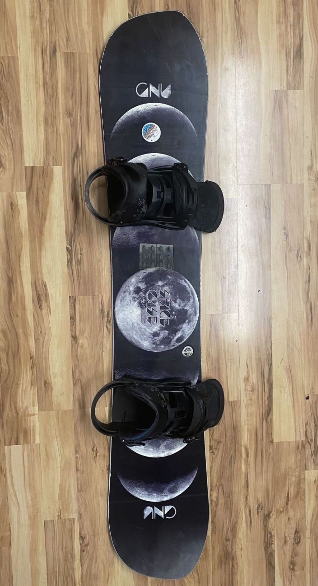 GNU Space Case Snowboard 153cm with Burton Custom Bindings Size L