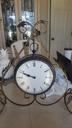 Beautiful table clock, battery operated