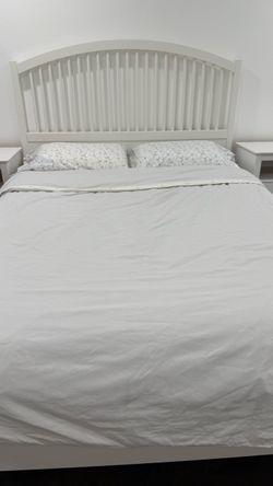White Wood Bed Frame with Spindle Headboard
