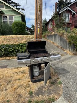 Free Working Grill and Propane Tank