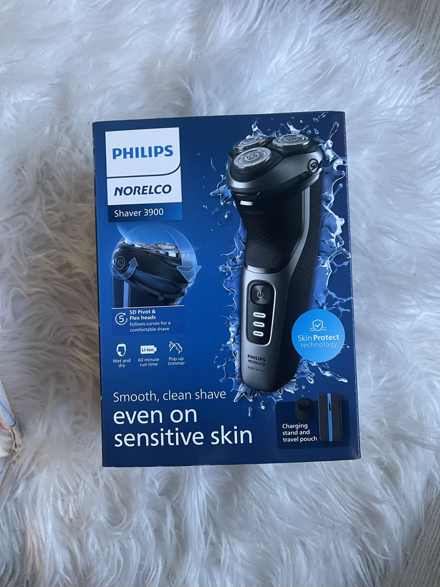 Philips Norelco Shaver 3900, Rechargeable Wet & Dry Shaver with Pop-up Trimmer, Charging Stand and Storage Pouch, S3341/92