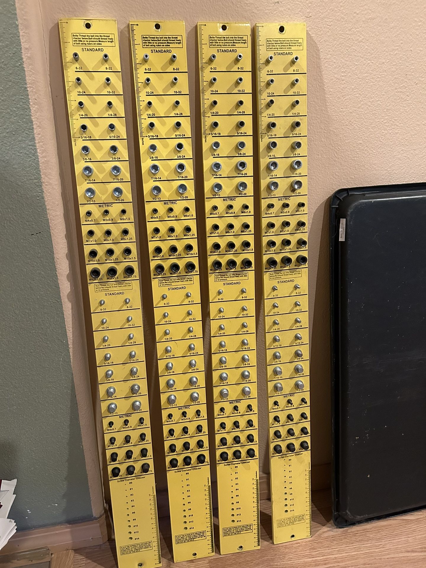 Thread Measuring Gauge, Vertical Bolt