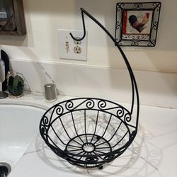 Metal fruit basket
