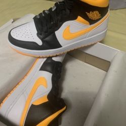 New Jordan 1 Mid Size 8.5 In Man 10 In Woman 