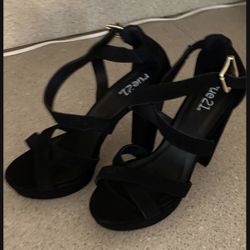 Brand New Never Worn Size 8