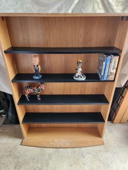 Adjustable four tier bookshelf
