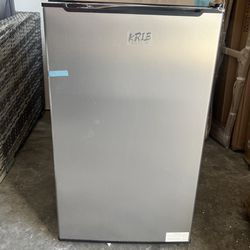 3.2 Cu.ft Upright Compact Freezer