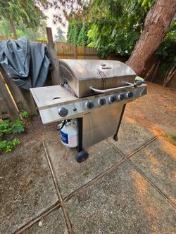 Charboil Propane Grill
Comes with tank
Works awesome