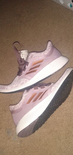 Adidas tennis shoes size 5