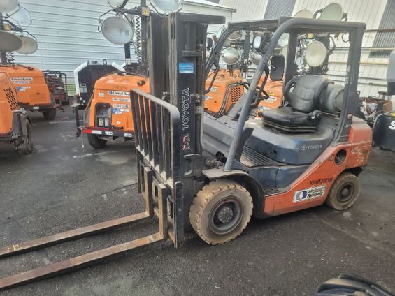 Toyota 8FGU25 Forklift (5,000lb)