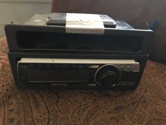 A stereo system Ford Explorer 2003