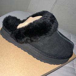 Women’s Uggs slippers