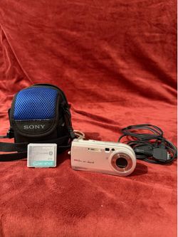 📸 Sony Cyber-shot Digital Camera Bundle – Includes Case, Charger & Battery