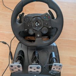 Logitech G923 Racing Wheel and Pedals