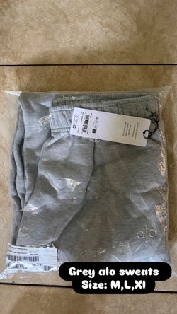 Alo Yoga Straight Leg Sweatpants – Athletic Heather Gray