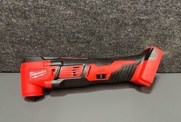Milwaukee (2626-20) M18 18V Lithium-lon Cordless Oscillating Multi-Tool (Tool-Only)