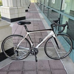 17 lb. All-Carbon Trek Madone 6.9 Racing Bike 