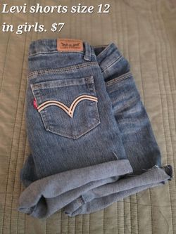 Levi girl shorts size 10-12