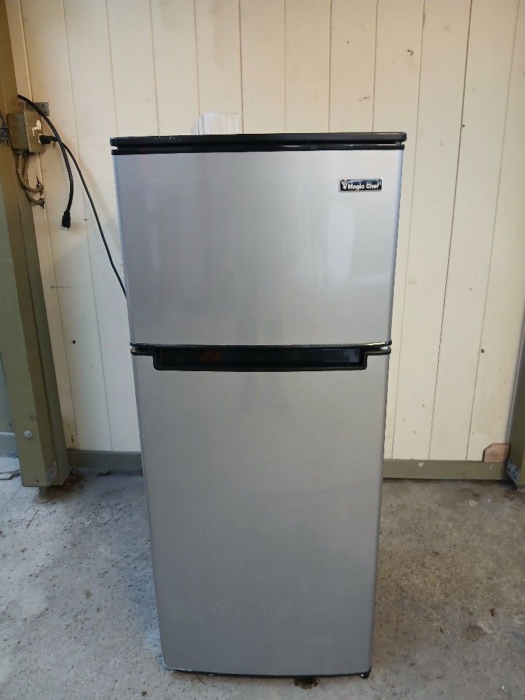REFRIGERATOR