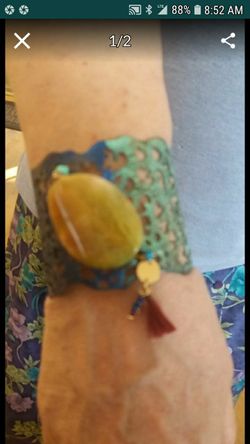 BEAUTIFUL LARGE STONE BRACELET