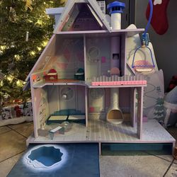 LOL Snow Doll House