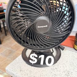 Small Rotating Fan 