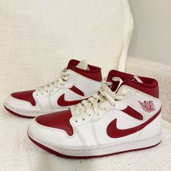 Jordan 1 “white and pomegranate” Women’s Size 7 