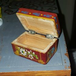 VINTAGE HAND PAINTED WOODEN FLORAL FLOWER TRINKET KNICKKNACK KEEPSAKE JEWELRY BOX