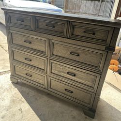 Dresser And nightstand 