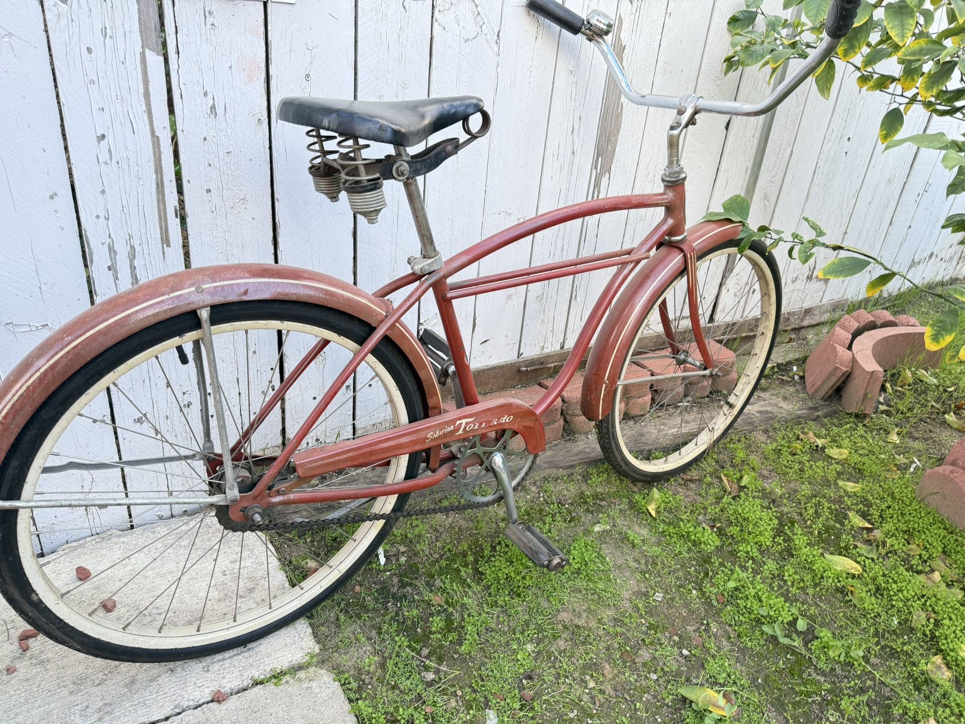 Vintage SCHWINN TYPHOON 24 Flat Bar Bike
