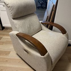 Power Recliner (Living Spaces)