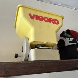 Fertilizer Or Seed  Spreader 