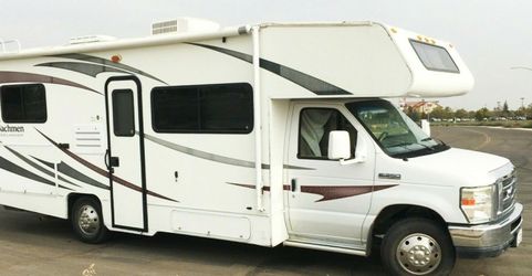 I’m Selling 2008 Coachmen Freelander