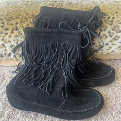 Minnetonka  Black Fringe Boots Size 10