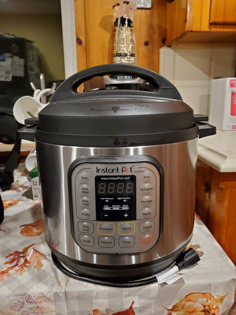 8 Quart Instant Pot for Sale in Federal Way, WA - OfferUp