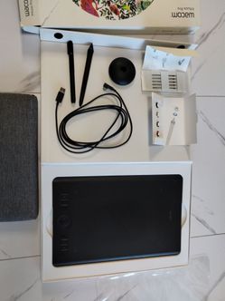 Wacom tablet with accessories