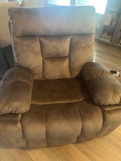Like-New Power Lift Recliner Chair w/ Heat, Massage & USB - Barely Used